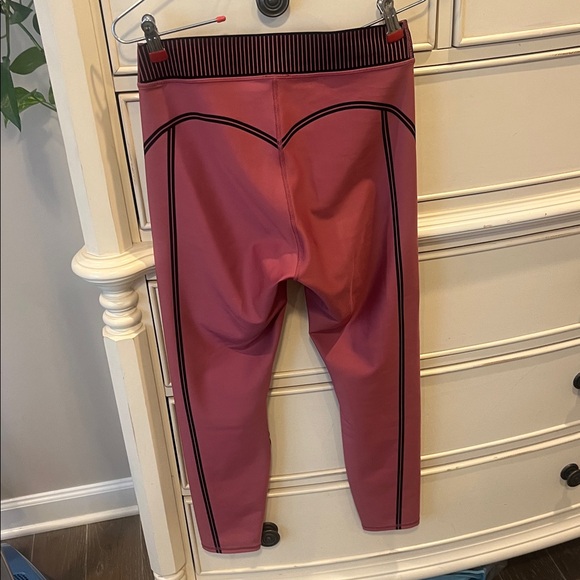ALO Yoga Pink Leggings with Black Detailing - Picture 7 of 7